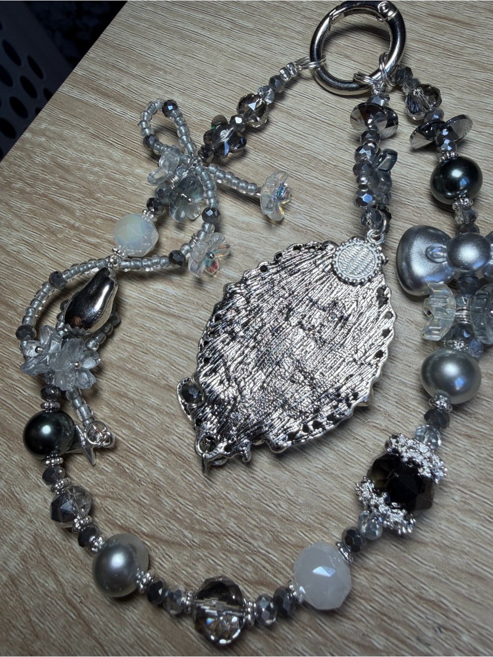Vintage-Inspired Silver Cameo Chain for Phone/Purse/Keys - Picture 4 of 5